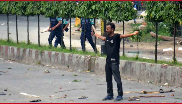 পুলিশের হাতে মারণাস্ত্র থাকবে না, র‍্যাব পুনর্গঠন করা হবে: স্বরাষ্ট্র উপদেষ্টা